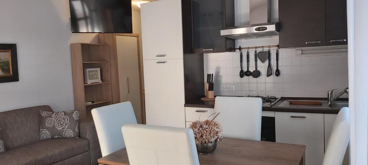 Apartment Iva Njivice Exteriör bild
